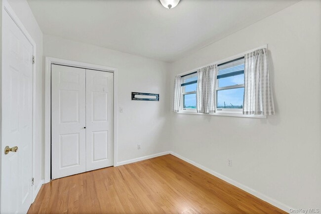 Building Photo - 417 City Island Ave