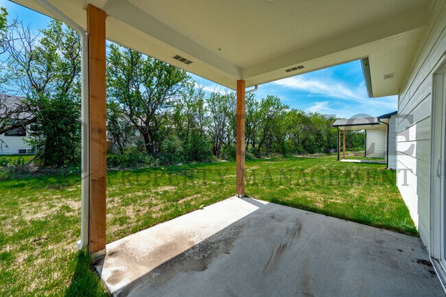 Building Photo - 607 Elmwood St