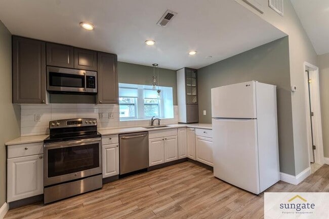 Building Photo - 624 Military Ave