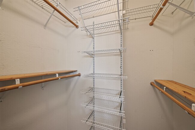 Building Photo - 4515 Briar Hollow Pl