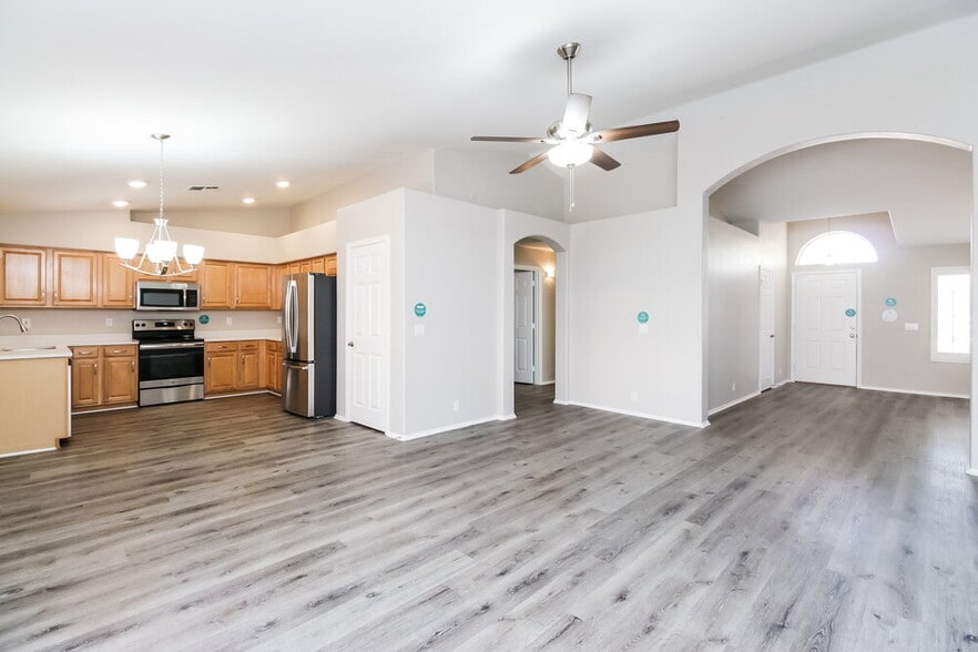 Building Photo - 2216 E Sherri Dr