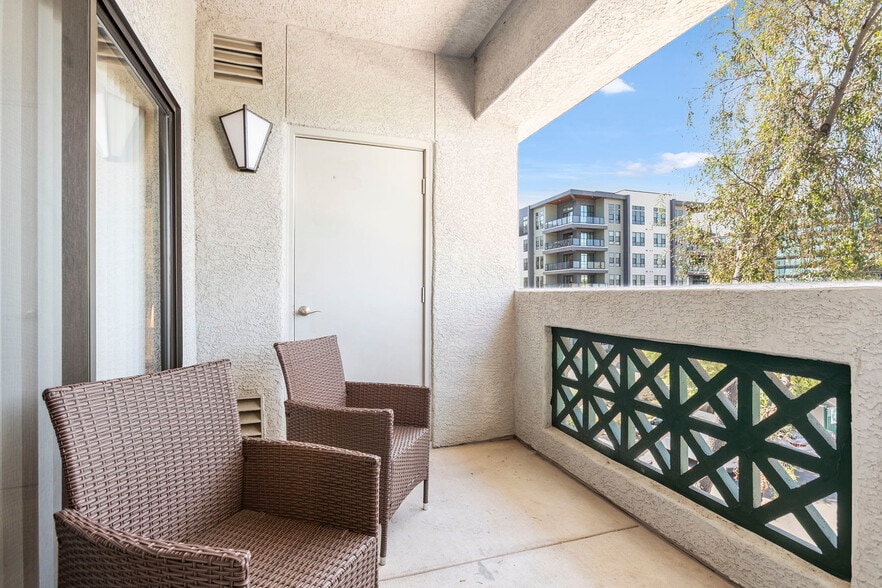 Building Photo - 14201 N 70th Way