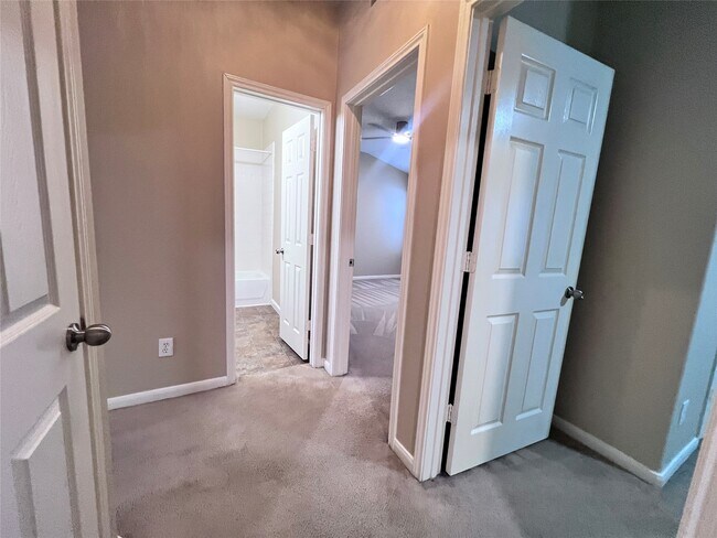 Building Photo - 11750 Pinemeade Ln