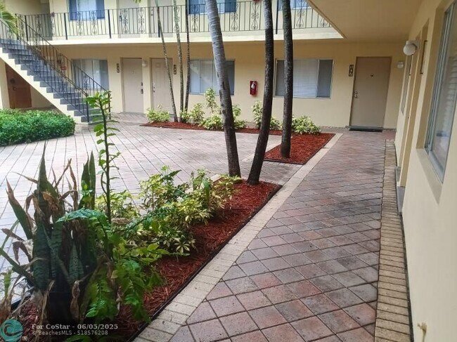 Primary Photo - 515 S Sequoia Dr