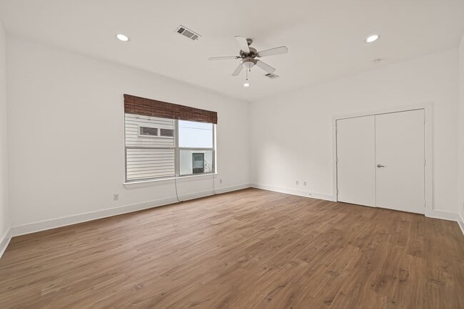 Building Photo - 724 Ruthven St