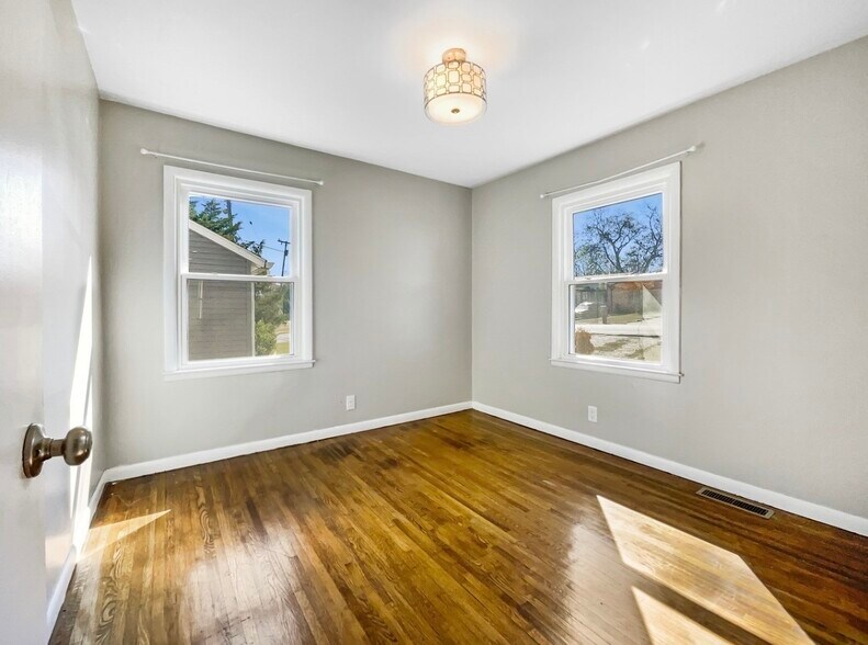 Building Photo - 6402 Frisco Ave
