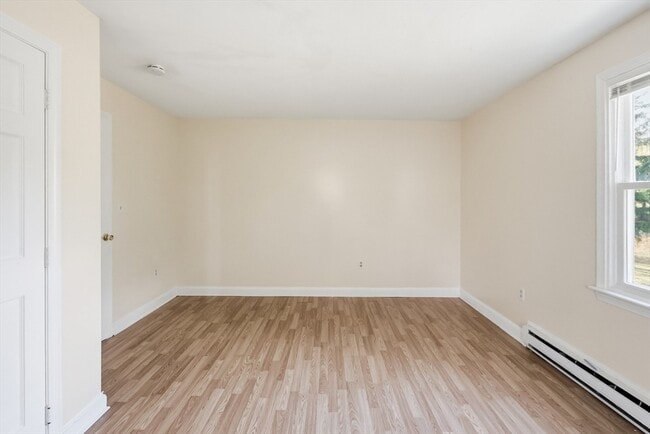 Building Photo - 453 Pond St