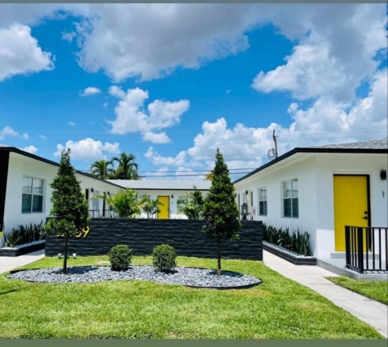 Building Photo - 2489 SW 27th St