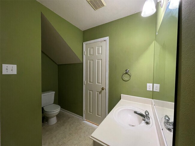 Building Photo - 7303 Foxshadows Ln