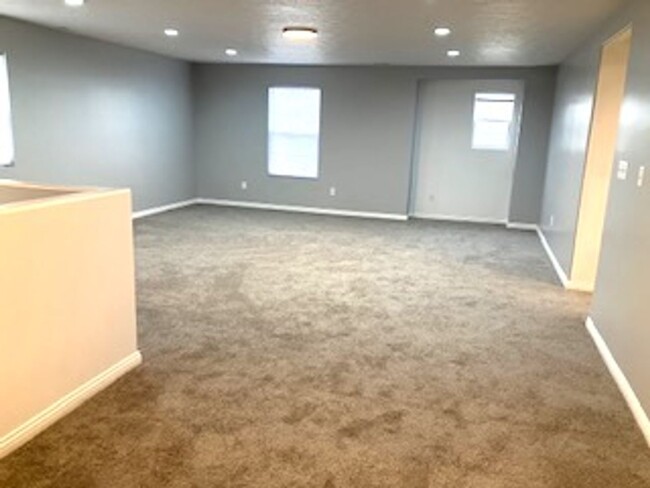 Building Photo - ***Spacious DREAM HOME w/Fresh Paint New A...