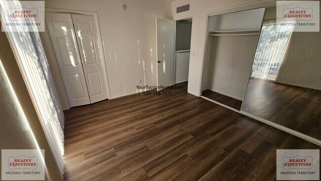 Building Photo - Fort Lowell & Campbell area Condo - 2 Bedrooms & 1.5 Bathrooms