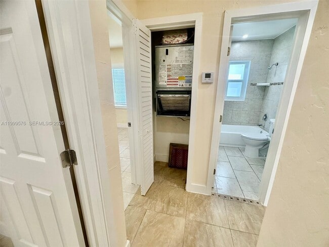 Building Photo - 2014 NW 43rd St