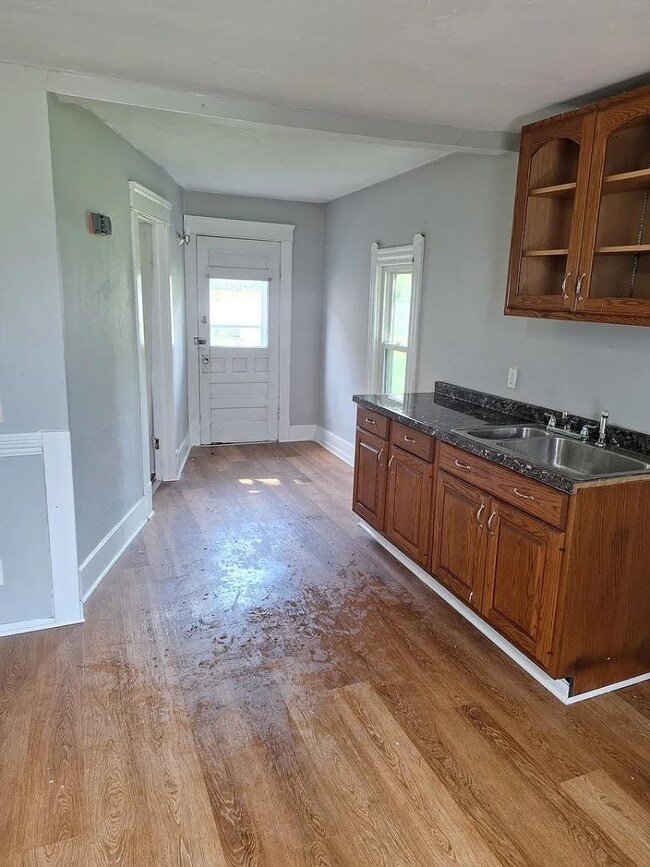 Building Photo - 1031 W 17th St