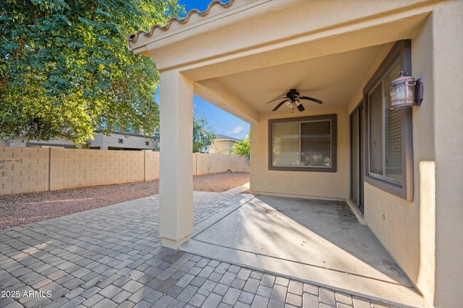 Building Photo - 10805 W Woodland Ave