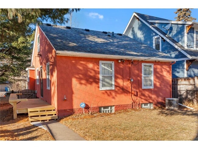 Building Photo - 445 Upton Ave S