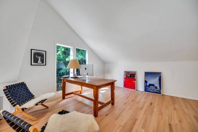 Building Photo - 3 Lynda Ln