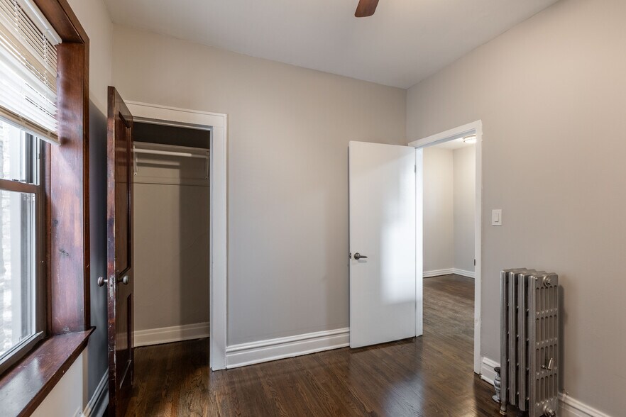 Building Photo - 3823 N Drake Ave