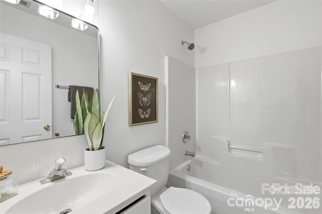 Building Photo - 2443 Normancrest Ct