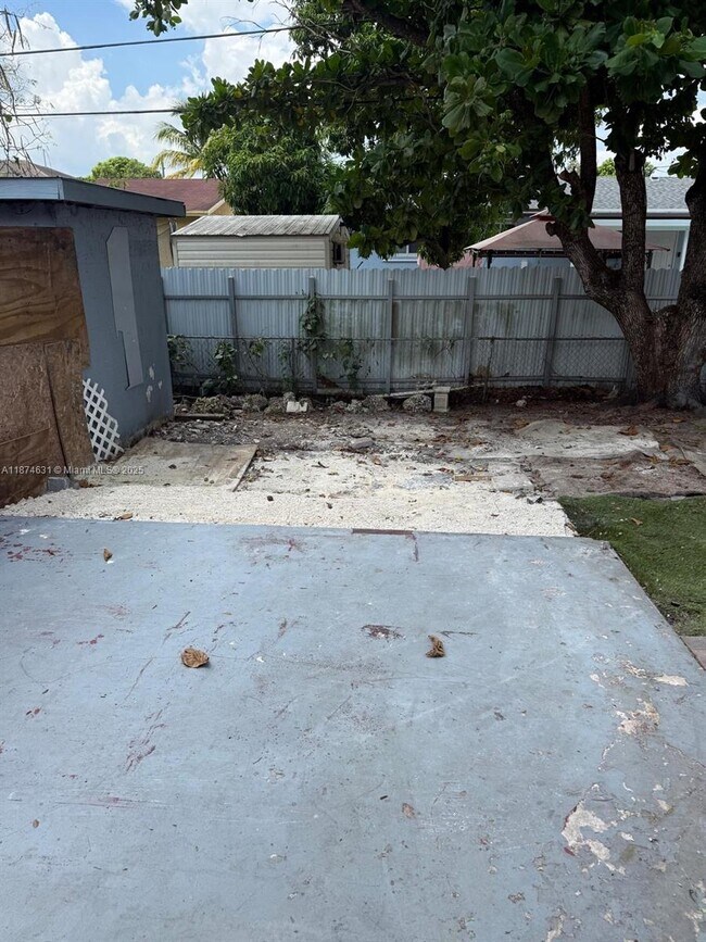 Building Photo - 1710 SW 97th Terrace