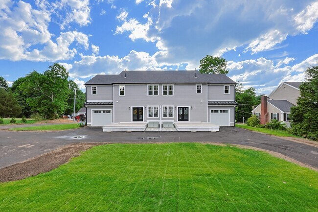 Building Photo - 35 Poquanticut Ave
