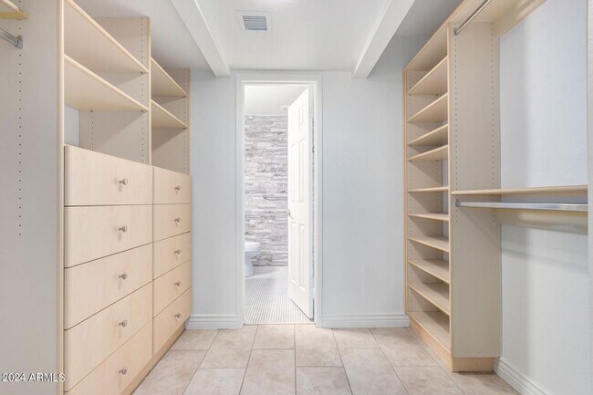 Building Photo - Beautiful townhome in Scottsdale!