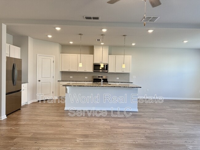 Building Photo - 2090 Ecoland Dr