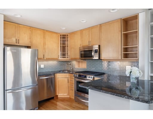 Building Photo - 17 Snow Hill St