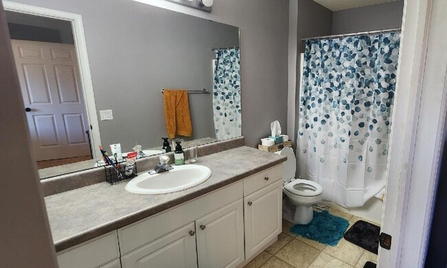 Full bath - 206 Meadowside Dr