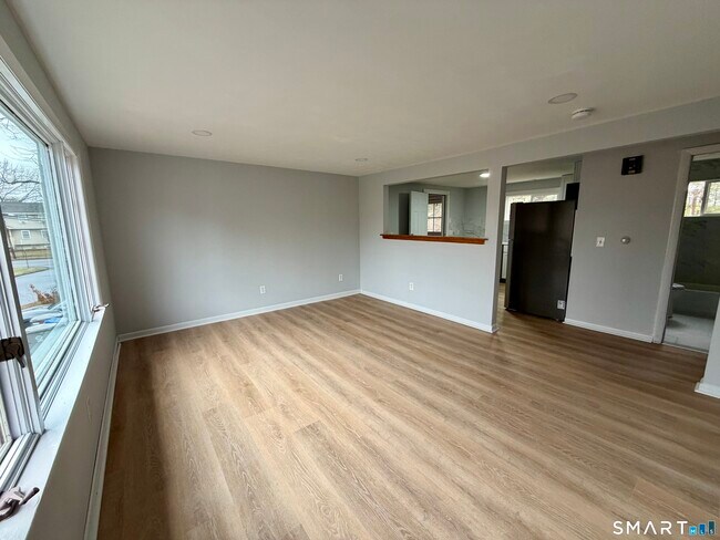 Building Photo - 164 Sycamore St