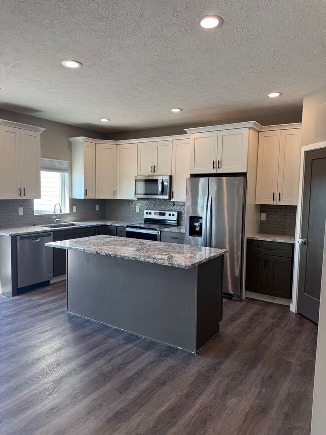 Building Photo - Spacious 4-Bedroom Townhome in Norris Scho...