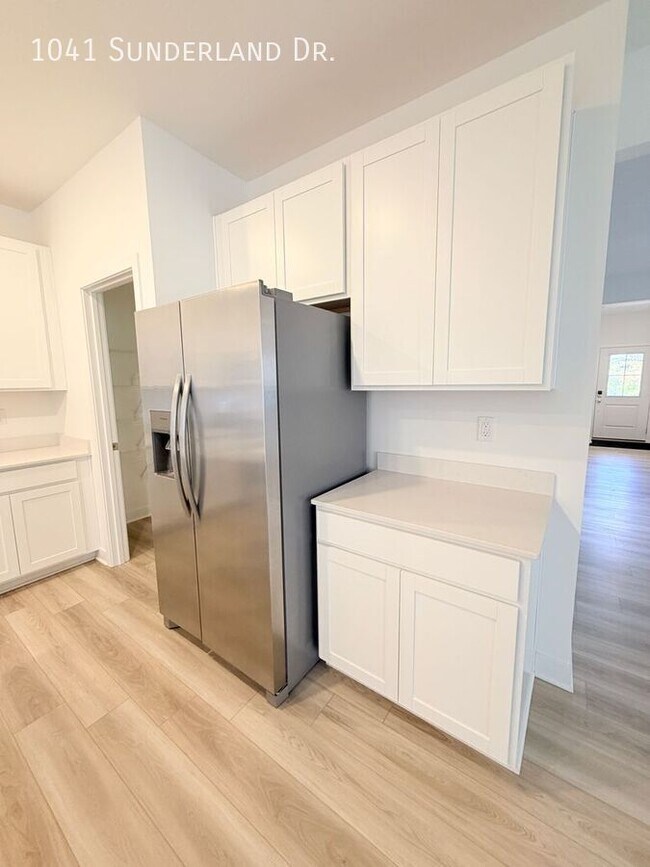 Building Photo - 1041 Sunderland Dr