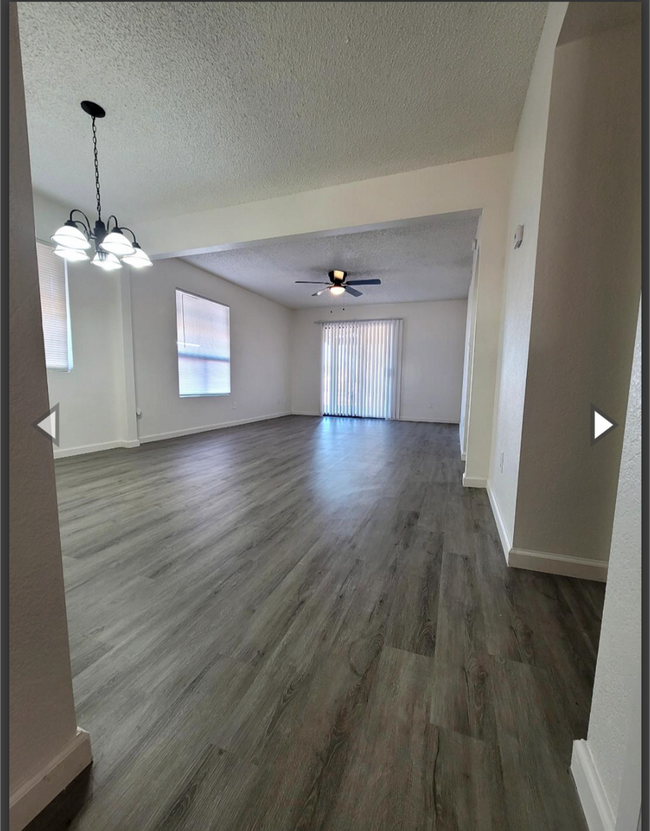 Building Photo - SPACIOUS and awesome home! Excellent floorplan!