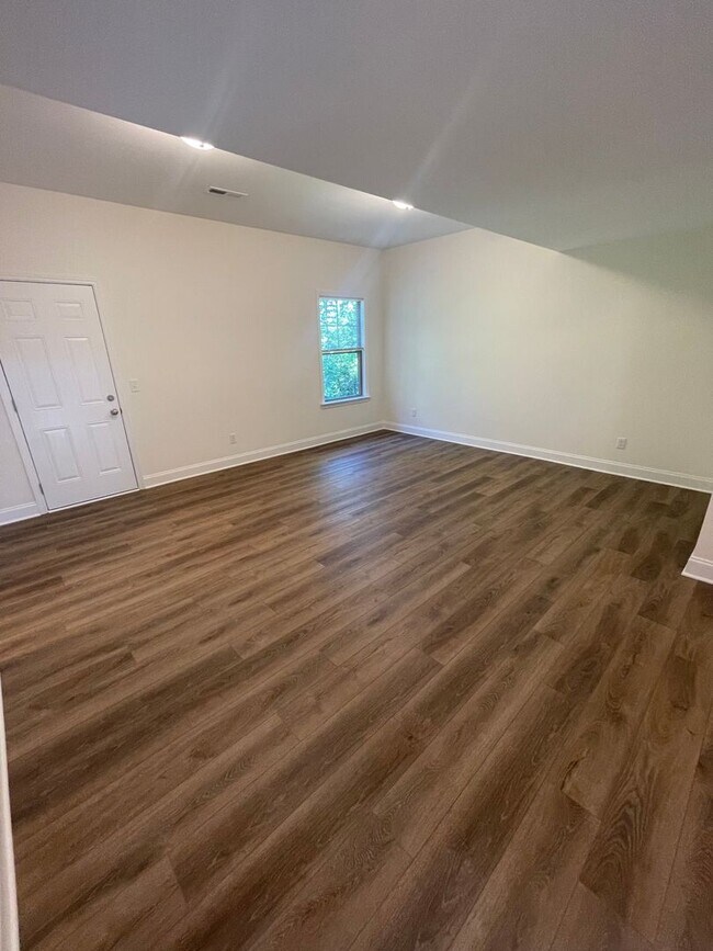 Building Photo - Ooltewah Rental 3 Bedrooms + Full Finished Basement