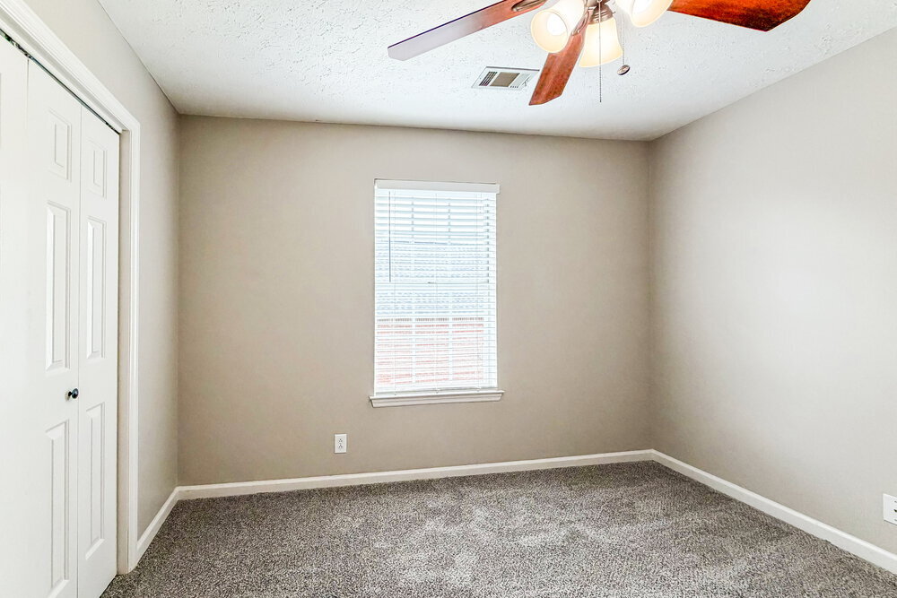 Building Photo - 142 S Birchwood Dr