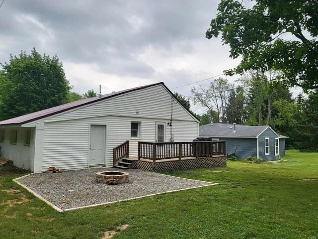 back deck and patio space - 14516 Birchwood Dr