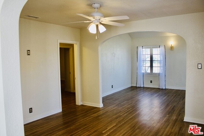 Building Photo - 495 N 8th Ave