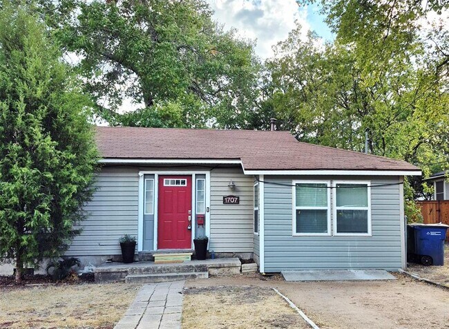 Primary Photo - 1707 Palo Duro Rd