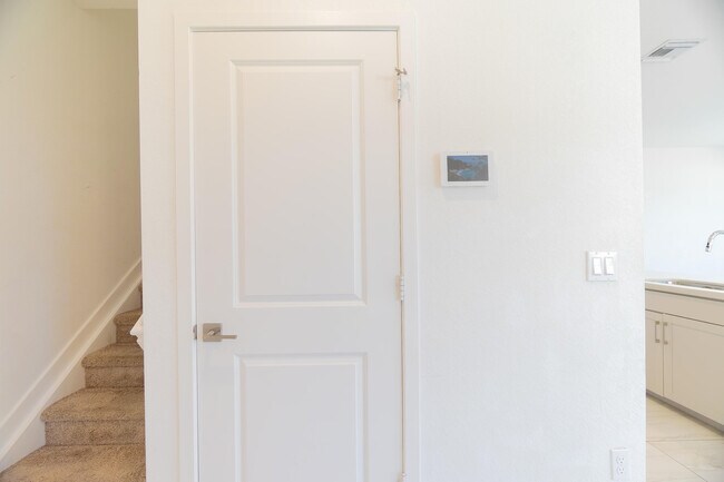 Building Photo - 8618 Via Mar Via