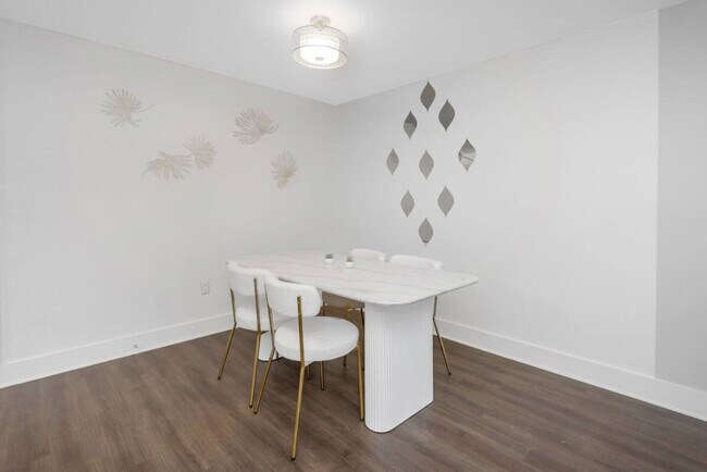 Building Photo - 4301 W Cleveland St