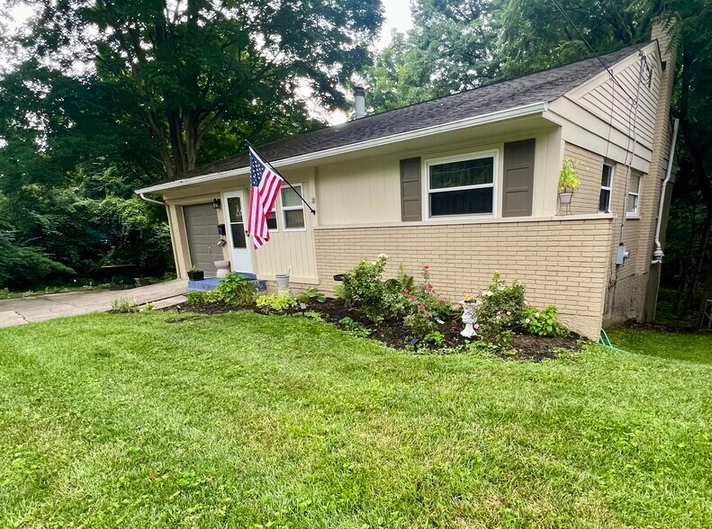Building Photo - 8627 Mockingbird Ln