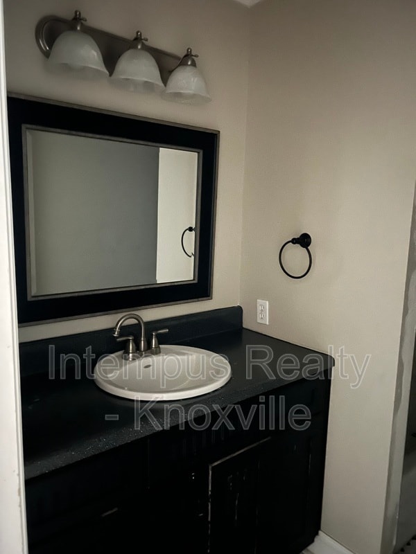 Building Photo - 7914 Gleason Dr