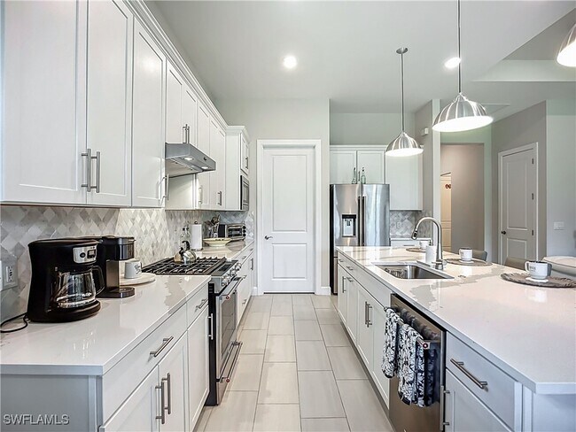Building Photo - 2126 Yellowfin Cir
