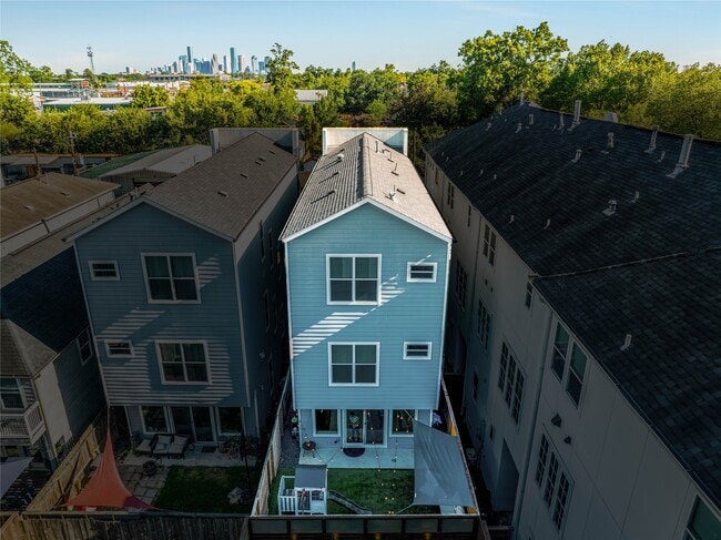 Building Photo - 1205 E 28th St