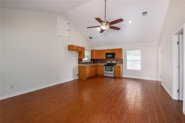 Building Photo - 507 San Jacinto St