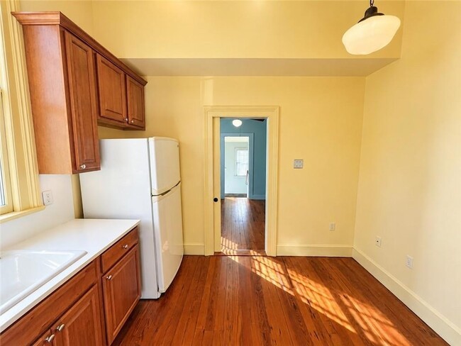 Building Photo - 442 Friscoville Ave