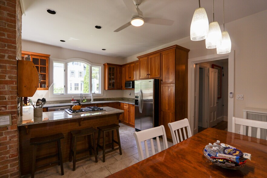 Building Photo - 39 Cypress St