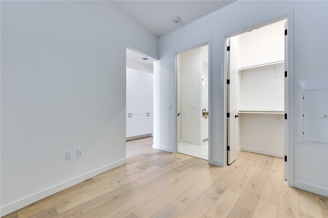 Building Photo - 800 Embassy Dr