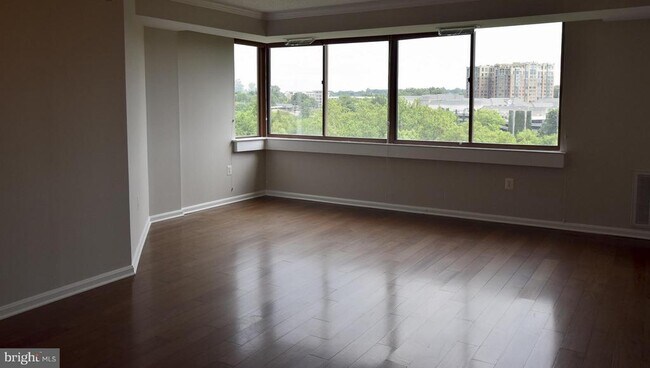 Building Photo - 10101 Grosvenor Pl