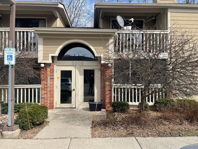 Primary Photo - 3005 Fernwood Ave