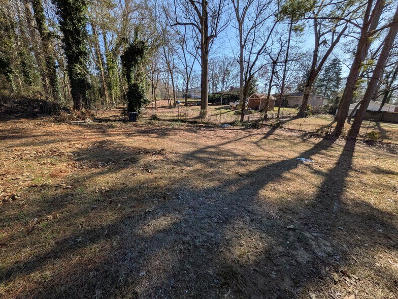 Building Photo - 6082 Walker Rd